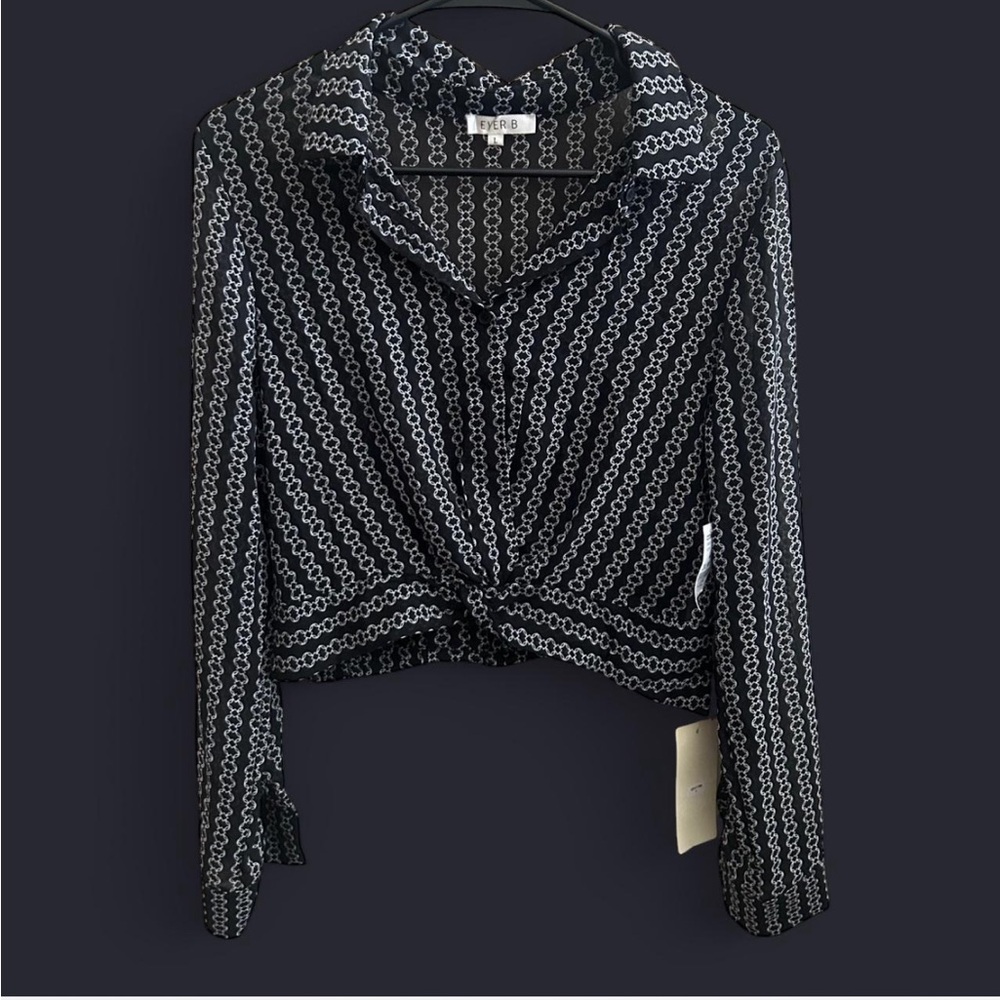 Monochrome Chain Print Button-Down crop top